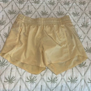 Athleta Girl Heart The Hustle Shorts Size Large 12 - Picture 1 of 3
