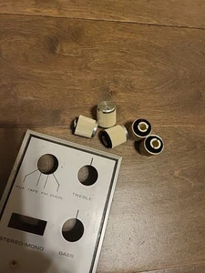 KLH MODEL 20 - Vol, Bal, Bass & Treble Knobs. Great Shape - Picture 1 of 3