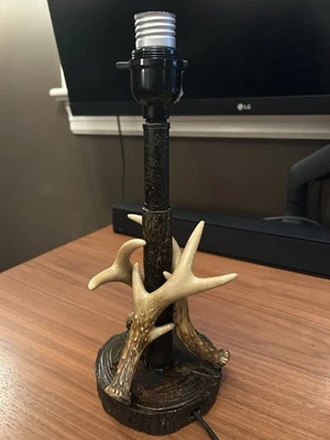 Asta de ciervo rústica de roble musgo 12" lámpara de mesa decoración de cabaña, funcionando, sin pantalla Foto 1 de 4