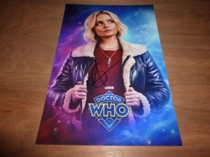 MILLIE GIBSON signed 12x8 Foto DOCTOR DR WHO + COA - Bild 1 von 2