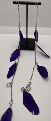 Pendientes largos colgantes de alambre francés de pluma púrpura tono plata sin marca Foto 1 de 2