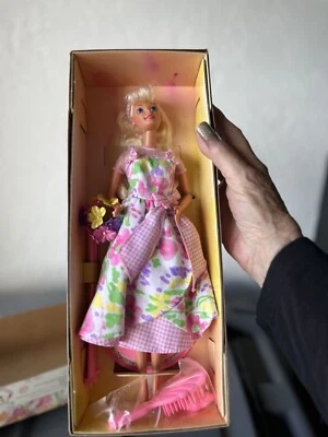 Muñeca Barbie rubia Spring Petals 1996 nueva, exclusiva de Avon, segunda en serie #16746 Foto 1 de 2