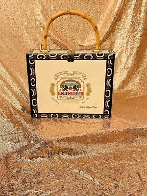 Cartera/bolso de mano vintage Bueno Cigar Box Cool Cat con diseño de corbata mango de bambú Foto 1 de 4