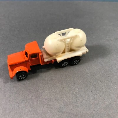 Camión químico vintage naranja y blanco 1:64 marca desconocida Foto 1 de 4