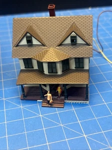 Model Power 2556 N Scale Assembled Haunted House Lighted W/Figures Tested - Picture 1 of 7