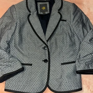 CBR grau & dunkelblau gepunktet geraffte 3/4 Ärmel Cropped Blazer Größe XSMALL - Bild 1 von 7