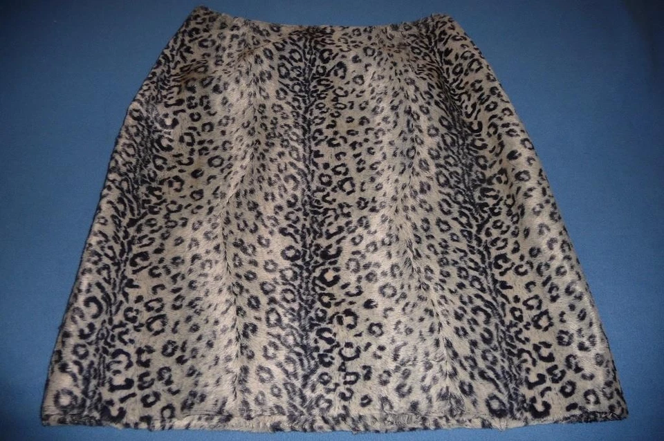 Minifalda OSCAR DE LA RENTA ~ $125 para mujer talla 6 gris negro piel sintética de leopardo Foto 1 de 4