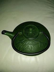 Japanese Evergreen Green Bamboo Heavy Cast Iron Tea Pot - Picture 1 of 3