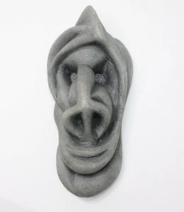 Falling Sky Design Long Face Wall Sculpture 3D Concrete Canada 8.5" Long - Imagen 1 de 6