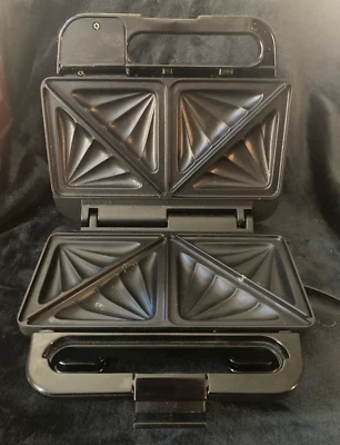 Salton Snack 'N' Sandwich SA-10 Sandwich Maker - Image 1 of 4