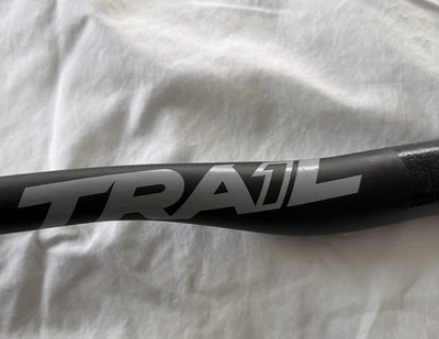 Manillar de bicicleta de montaña OneUp Carbon Riser 20 mm x 760 mm 35 mm Rise Trail XC Foto 1 de 4