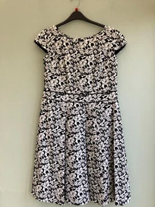 DRESS UK 16 BY STUDIO 8 (PHASE EIGHT) FLORAL PRINT BLACK & WHITE ORP £120 BNWT - Picture 1 of 4