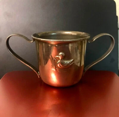 Vintage Plato Plata Bebé Taza Pato Repujado Doble Asas Foto 1 de 3