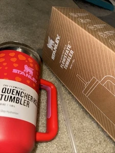 Stanley Tasse Valentinstag 2025 NEU Sweet Hearts 30 oz Becher ROT - Bild 1 von 1