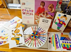 Vintage selten 1974 Crayola Buntstift Farbrad Zeichenspiel Schablonen Buntstifte Box - Bild 1 von 2