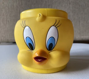 Vintage 1992 Tweety Warner Bros. Looney Toons Yellow Plastic Mug Cup Collectible - Picture 1 of 12
