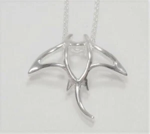 STERLING SILVER NAUTICAL SILHOUETTE MANTA RAY STINGRAY PENDANT NECKLACE - Picture 1 of 7
