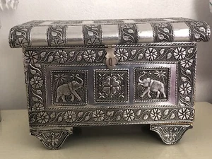 Vintage Indian Hammered Metal Cedar Jewelry Box Chest W Velvet Lining Elephants - Picture 1 of 12
