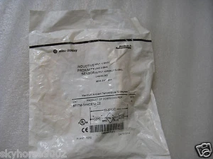 Allen-Bradley 871TM-DH4CE12-C2 ser A Inductive Proximity Sensor - Picture 1 of 5