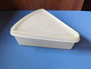 Vintage TUPPERWARE pie slice keeper container, 269-20 & lid 268-13 - Picture 1 of 4