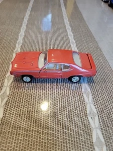 Road Champs Classic 1:43 Peach 1969 Pontiac GTO The Judge - Picture 1 of 6
