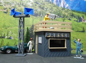 Rennleitung Presseturm Carrera 1:32 Gebäude Boxengasse Deko Universal Scalextric - Bild 1 von 8