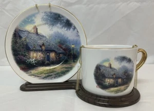 Thomas Kinkade - Pintor de Luz - Juego de platillos y tazas de regalo Moonlight Cottage - Imagen 1 de 7