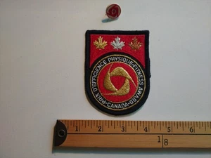 * 1 CANADA CANADIAN FITNESS AWARD MEDAL EXCELLENCE BILINGUAL PATCH CREST PIN * - Picture 1 of 2