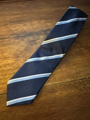 Corbata de seda Lands’ End — corta 49" delgada 2,5" a rayas azul marino, cosida a mano EE. UU. Foto 1 de 3