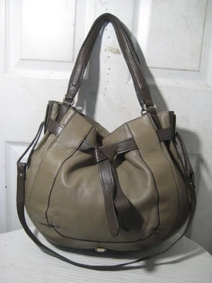 Bolsa de mão Kooba Parker couro acastanhado e marrom balde grande. - Imagem 1 de 4