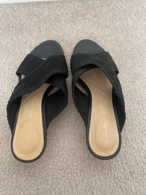 Clarks Sandals Women 6.5M Mena Black Island Leather w/"kitten heels"-barely used - Image 1 of 4