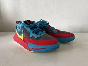 Nike Kyrie 8 GO SE (GS) Nero/Giallo Tour DQ8080-012 GS Taglia 7Y - Foto 1 di 6