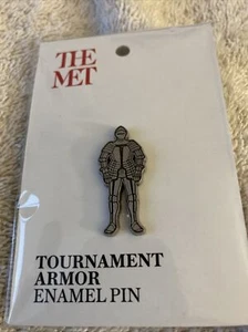 The MET Museum Emaille Pin, Turnier Rüstung New York - Bild 1 von 5