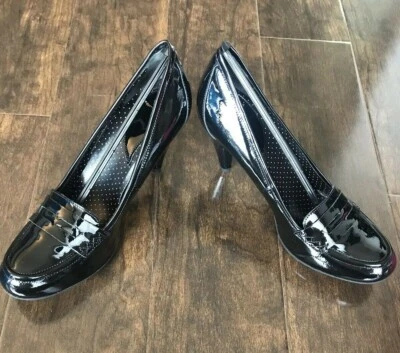 Nuevos tacones Fornarina de charol negro para mujer - 8US/39 euros Foto 1 de 4