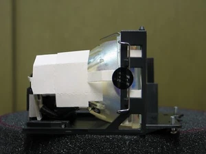 Hitachi DT00331 Projector Lamp Replacement LM3011 UHR 150/200w - Picture 1 of 10