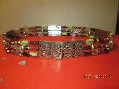 Cinturón elástico con cuentas Coldwater Creek para damas con detalles en tono latón 34 1/2" Foto 1 de 3