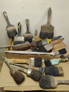 Lote de 17+ piezas de pinceles de pintura rústicos primitivos antiguos/de colección redondos, angulares, etc. - Imagen 1 de 5
