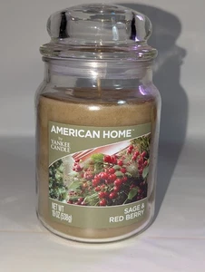 New American Home by Yankee Candle Sage & Red Berry Jar Candle 19 oz 1 stoppino - Foto 1 di 6