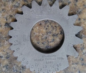 🗽MEDIDOR DE ROSCA DE TORNILLO ESTÁNDAR VINTAGE MARRÓN Y AFILADO 2-1/4-20 - Imagen 1 de 6