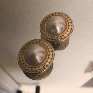 Gold & pearl clip on earrings - Picture 1 of 2