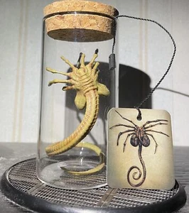 Hasbro Alien vs. Predator Facehugger 1/6 Harz Larven Modell Sammlerstück - Bild 1 von 5