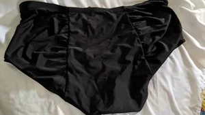 Torrid Sz 5 5x Bombshell Swim Bottom Women’s Black Ruched Swimsuit - Picture 1 of 4