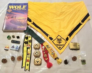 KONVOLUT 1980er VINTAGE JUNGTIER/WOLF/PFADFINDER ANSTECKNADELN*HANDBUCH*TASCHENTUCH*SCHNALLE*MEHR - Bild 1 von 12