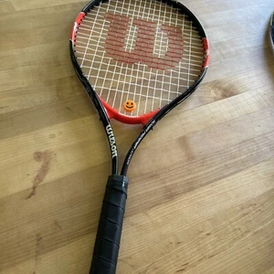 Wilson Federer 25in Junior Tennis Racquet Racket 3-7/8 L00 Red Black (Ages 9-10) - Picture 1 of 15