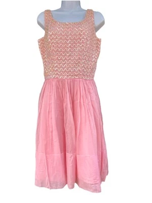 Vestido Formal Jr Theme New York Vintage Años 50 Rosa Gasa Lentejuelas y Cuentas Baile de graduación Pequeño Foto 1 de 4