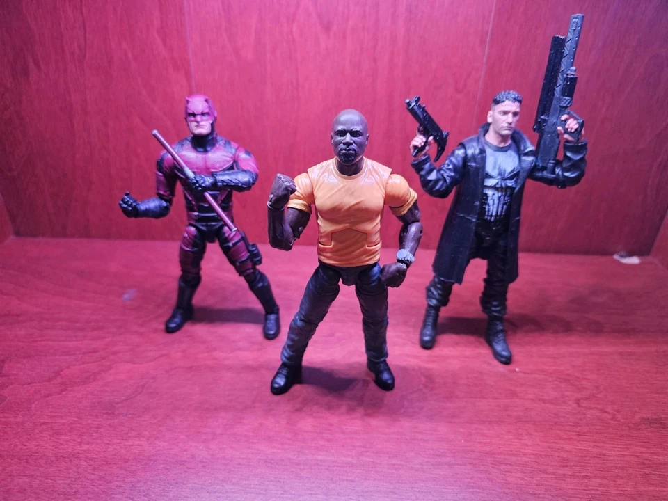 Lote de figuras de ação Marvel Legends Netflix Demolidor, Luke Cage e Justiceiro - Imagem 1 de 4
