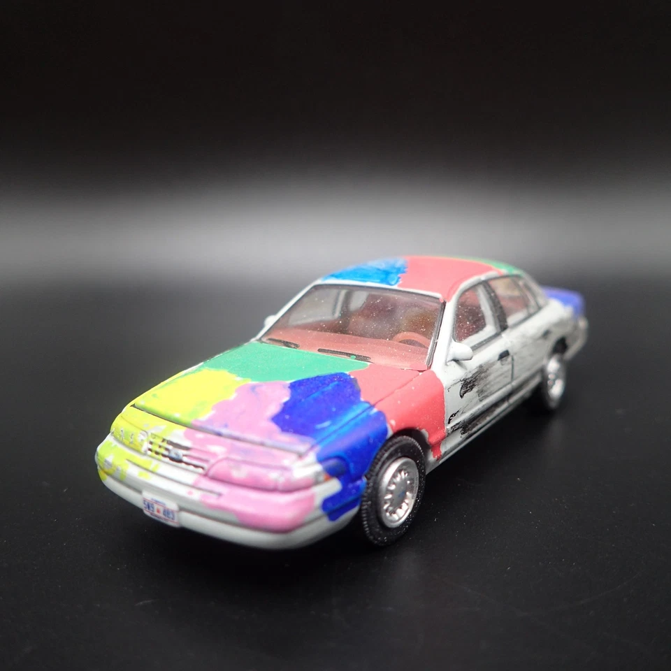 Modelo De Coche Diecast A Escala 1:64 Ford Crown Victoria 4 Puertas Pintado 1993 - Imagen 1 de 4