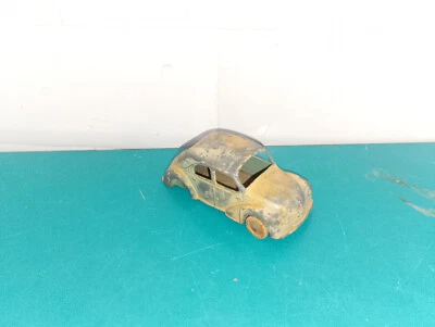 0405252 Voiture épave CIJ renault renault 4cv - Photo 1/4