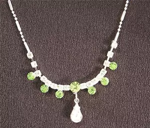 NECKLACE/STUD EARRINGS SET Rhinestones GREEN STRAND - Bild 1 von 1