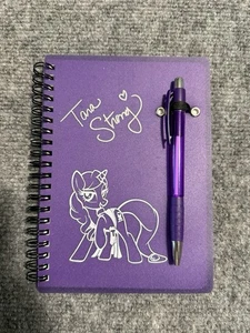 Cuaderno Tara Strong autografiado Taralicious Pony MLP púrpura con bolígrafo - Imagen 1 de 3